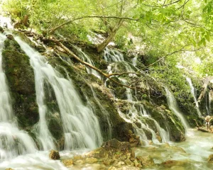 نمایی از آبشار بار نیشابور