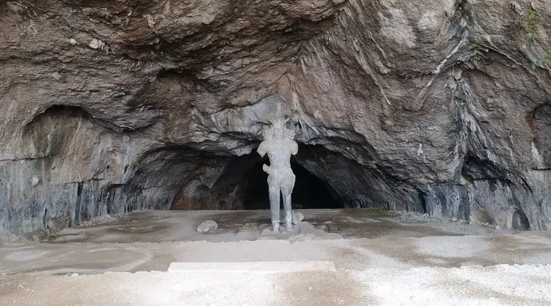 مجسمه شاپور اول