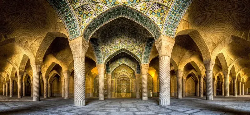 مسجد وکیل از جاهای دیدنی شیراز