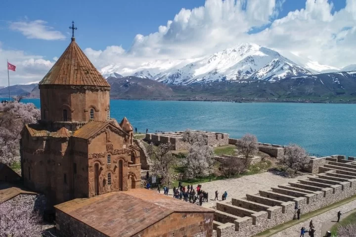 دریاچه وان