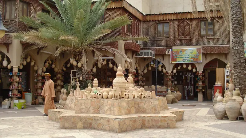 قلعه و سوق نزوی