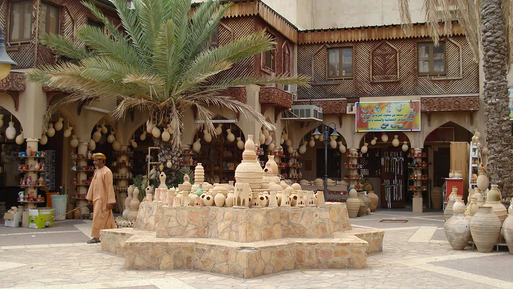 قلعه و سوق نزوی