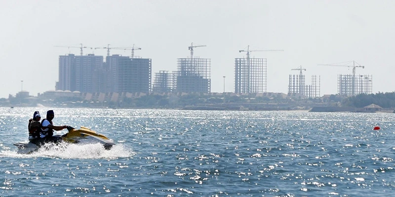 جت اسکی در ساحل مرجان کیش