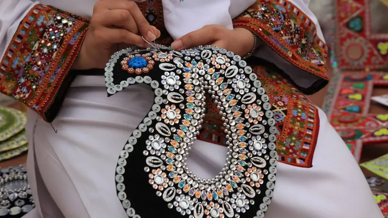 آینه دوزی و سکه دوزی در چابهار