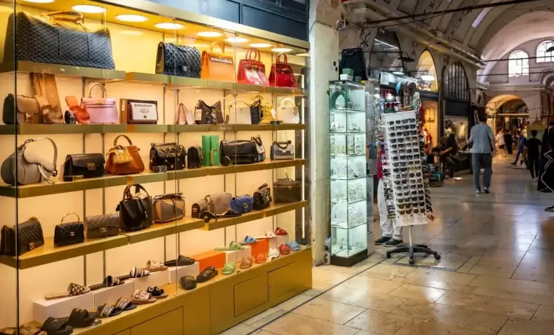 انواع کیف و کفش در بازار بزرگ استانبول