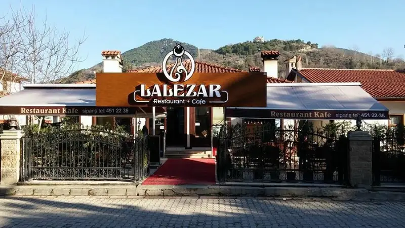 کافه رستوران لالهزار استانبول