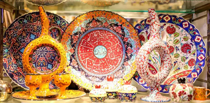 ظروف سرامیکی در بازار بزرگ استانبول