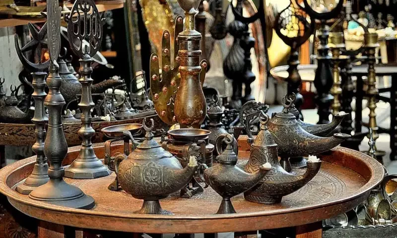 ظروف مسی در بازار بزرگ استانبول