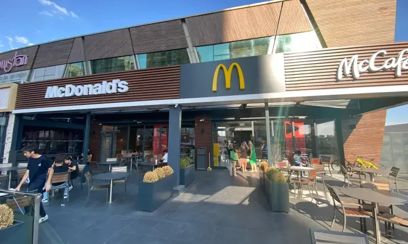 رستوران مک دونالد استانبول