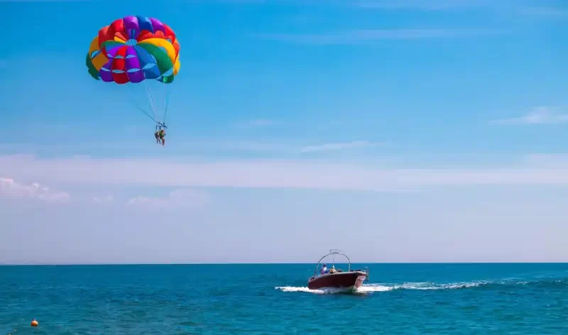 پاراسل در مارینا کیش