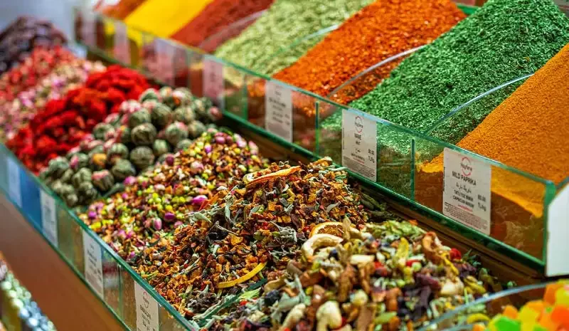 انواع ادویهها در بازار بزرگ استانبول