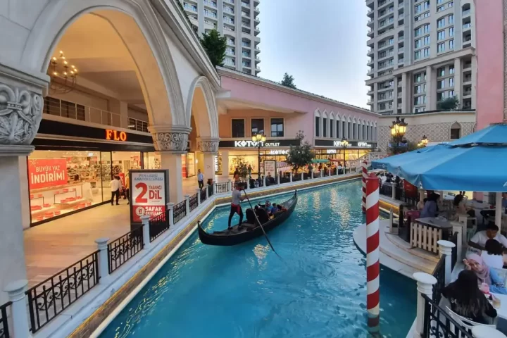 مرکز خرید ونیزیا استانبول