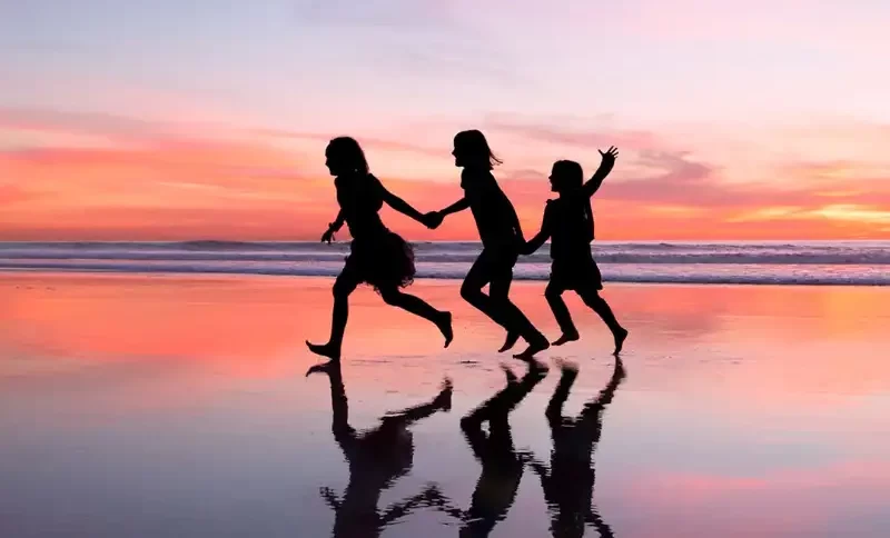 تفریحات ساحل شب تاب بندر چابهار