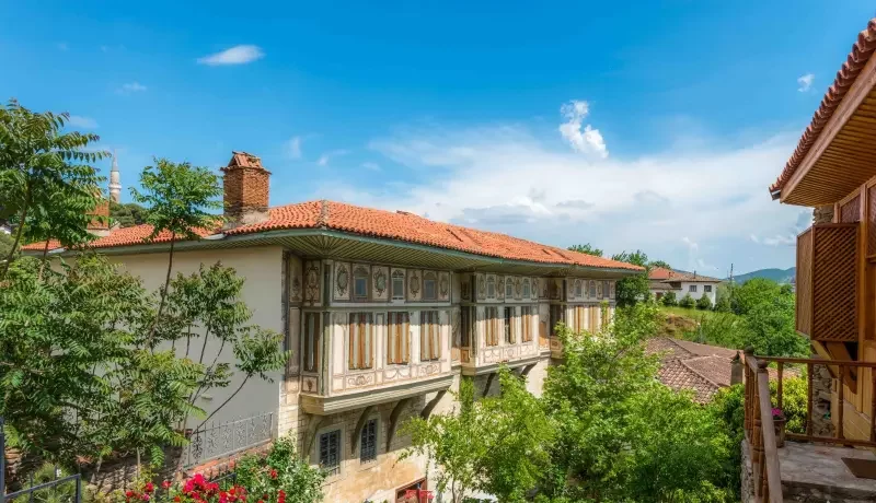 عمارت بیرگی کاکی راگا