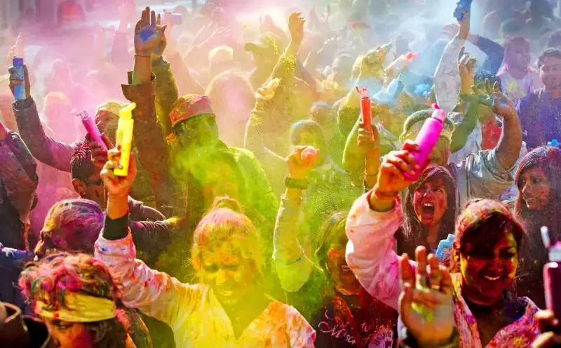 فستیوال رنگ در وان ترکیه