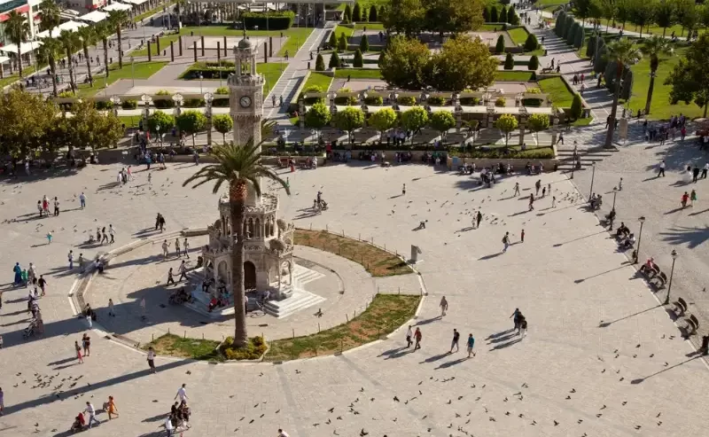 میدان کوناک