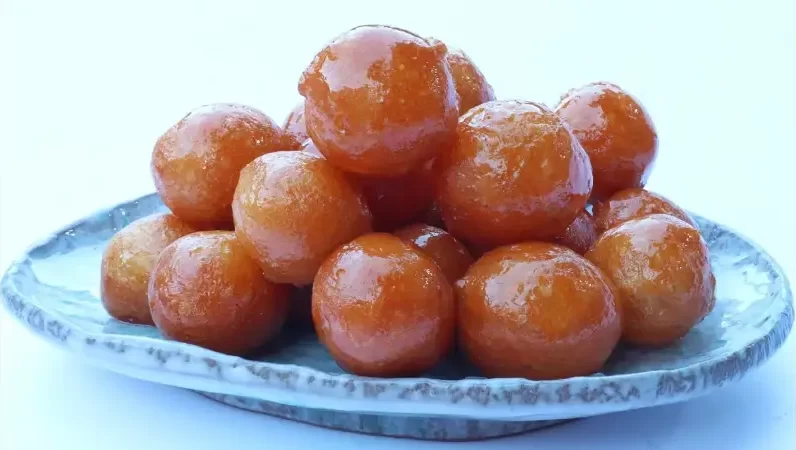 شیرینی محلی لقیمات یا لگیمات