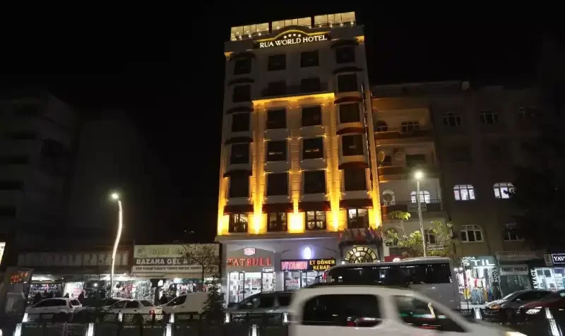 هتل روآ ورلد وان