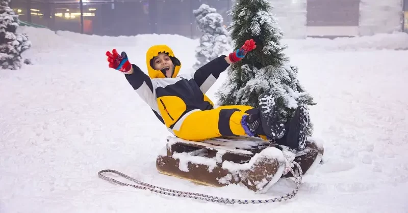 سورتمه سواری در پارک برفی کیش