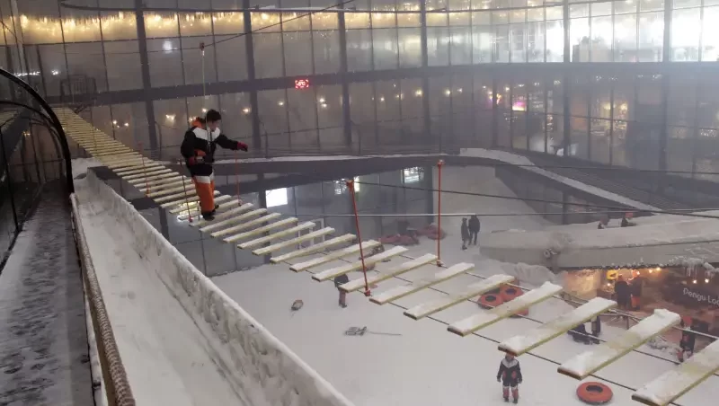 پل معلق در پارک برفی کیش