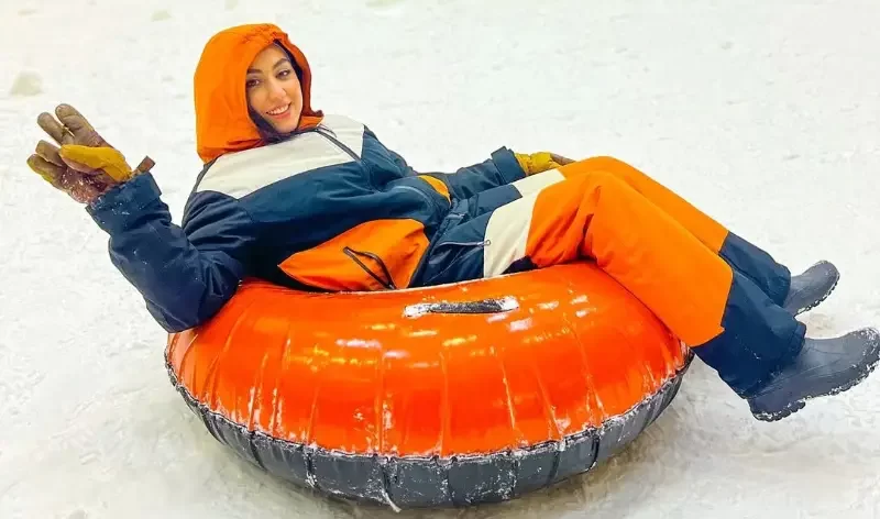 تیوپ سواری در پارک برفی کیش