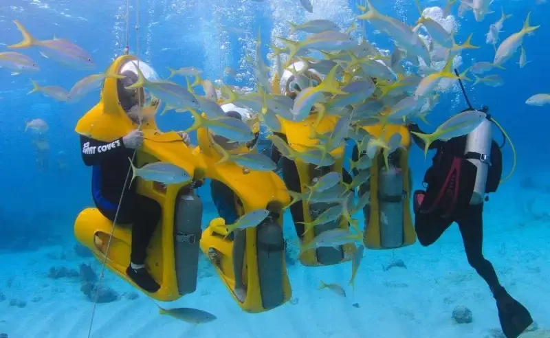 اسکوتر زیر دریایی در قشم