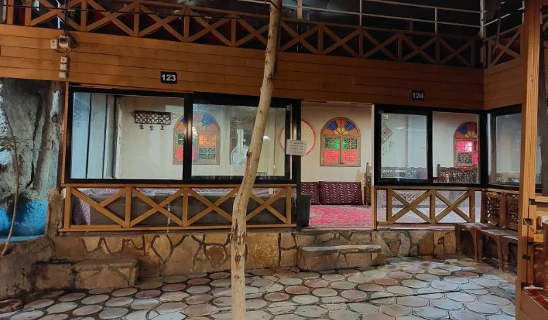 رستوران آبنوس طرقبه