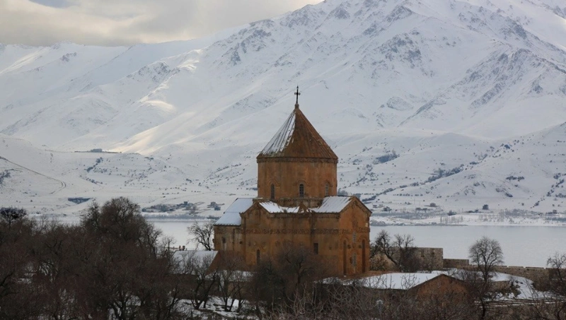کلیسای آکدامار
