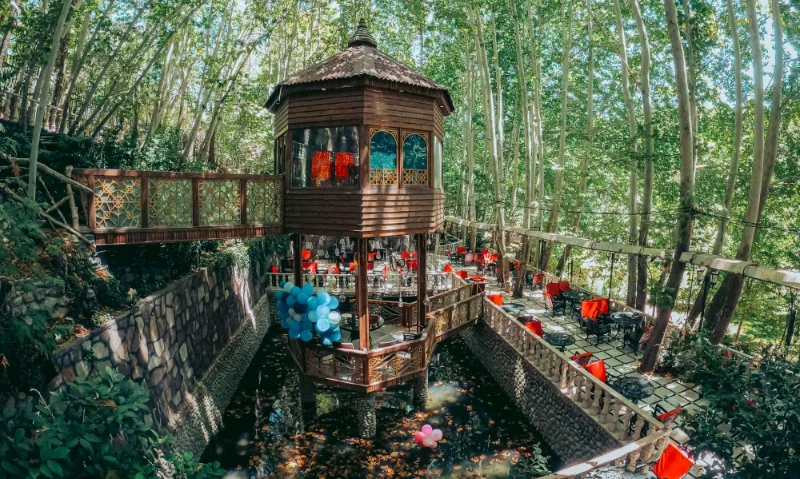 کافه رستوران قصر خورشید