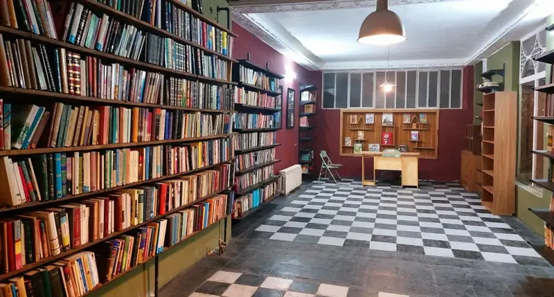 کافه کتاب هزارتو