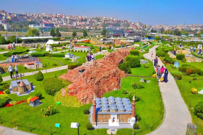 مینی پارک لی لی پوت